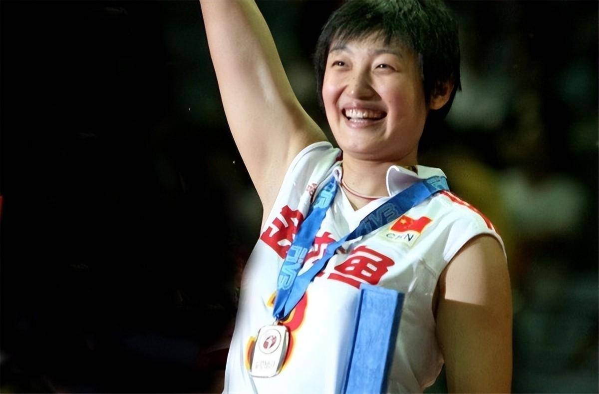 中国女排黄金队员杨昊,经历马拉松式恋爱长跑,好事多磨心想事成_训练