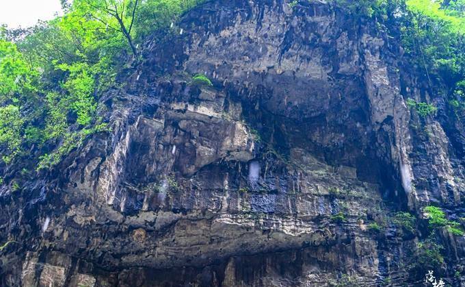 恩施大峡谷有一处云龙地缝，形成于几千万年前，看后让人叹为观止
