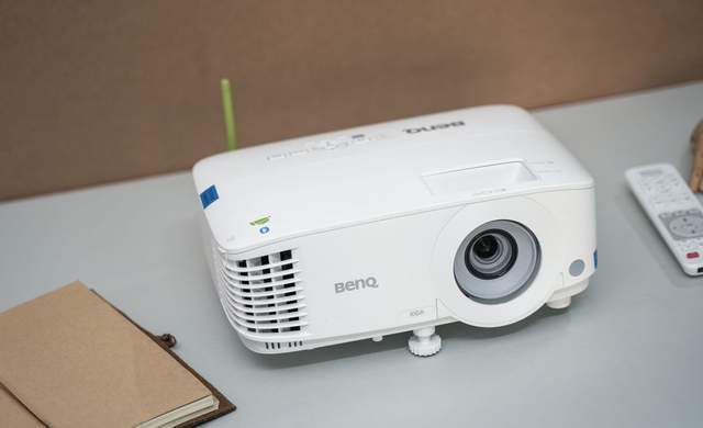 办公娱乐,一机搞定,明基 E520 智能商住投影机评测