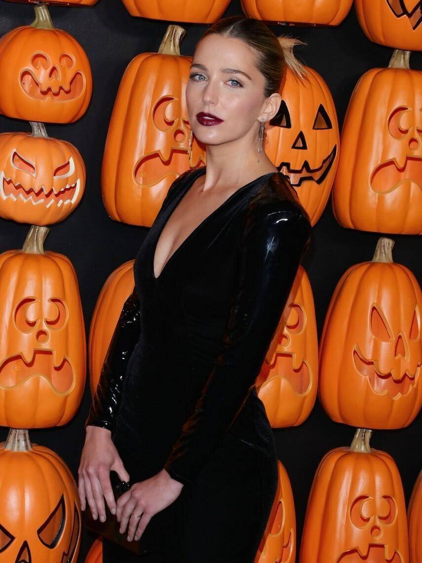 杰西卡-罗德现身电影活动,一袭黑色连身裙高挑有型,魅力十足_rothe