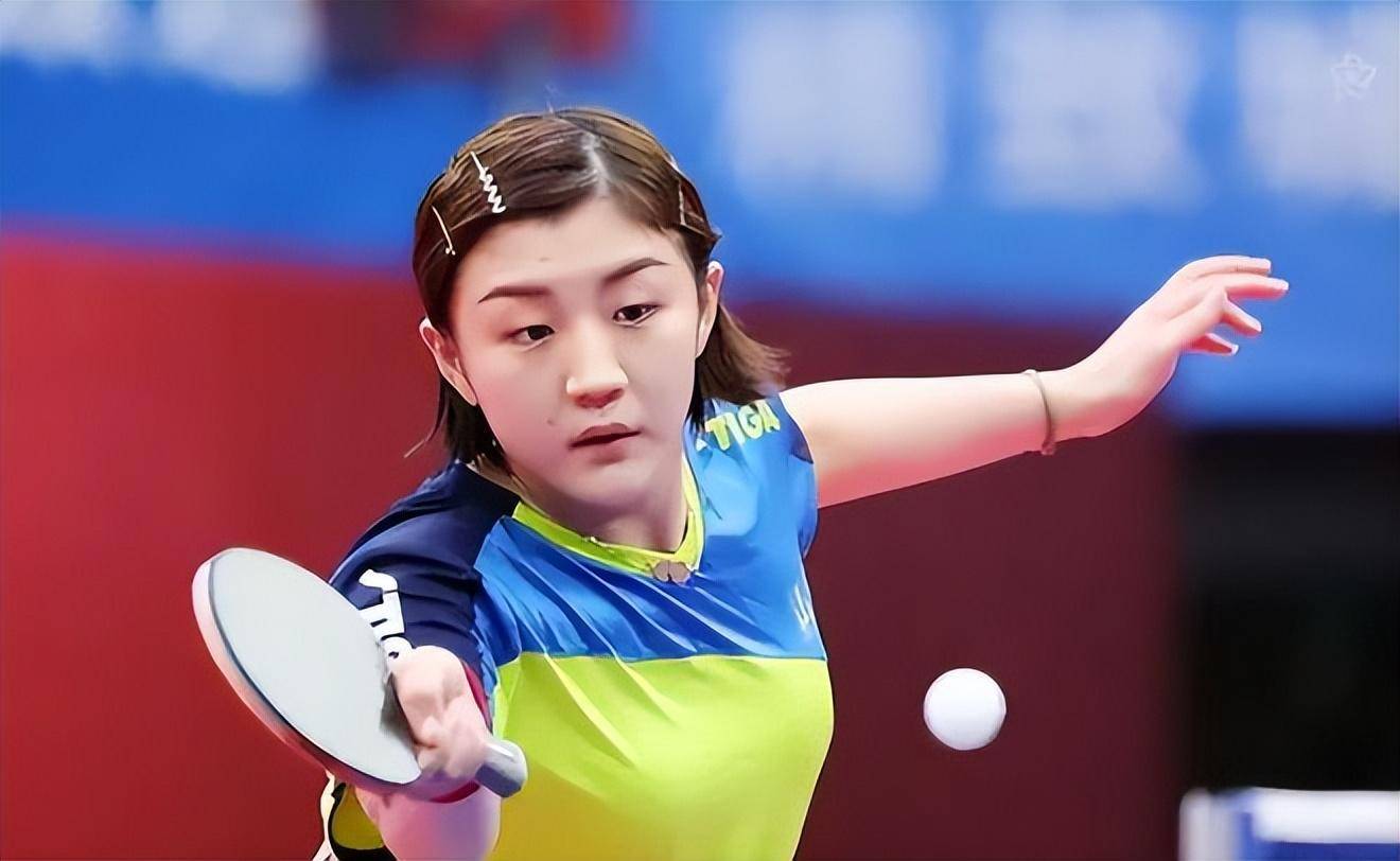 陈梦超有仙气的写真照,头发微卷白裙如画,这样的陈梦女神范太强?