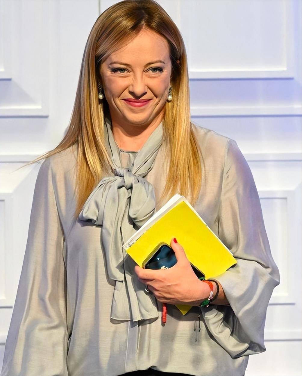 做过保姆,不修边幅,她将是意大利首任女总理_梅洛尼_父亲_工作