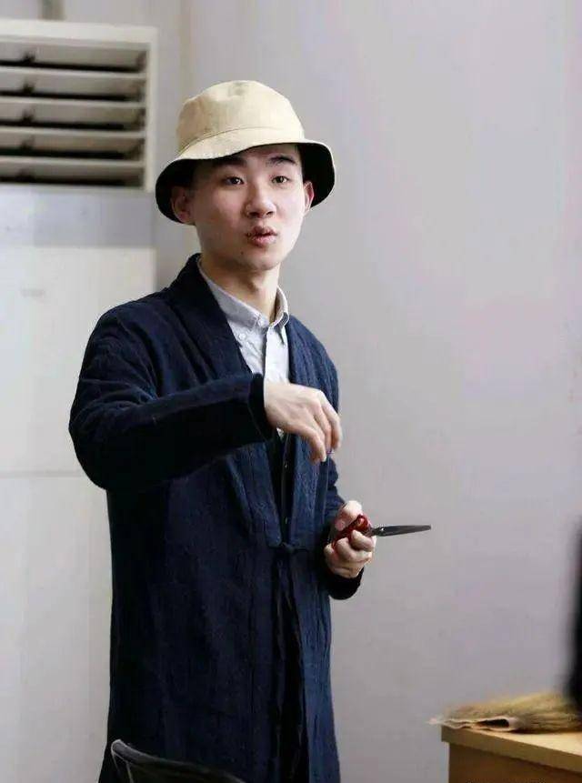 陶阳幼年成名,成为名动天下的京剧神童,后拜郭德纲为师加入德云社