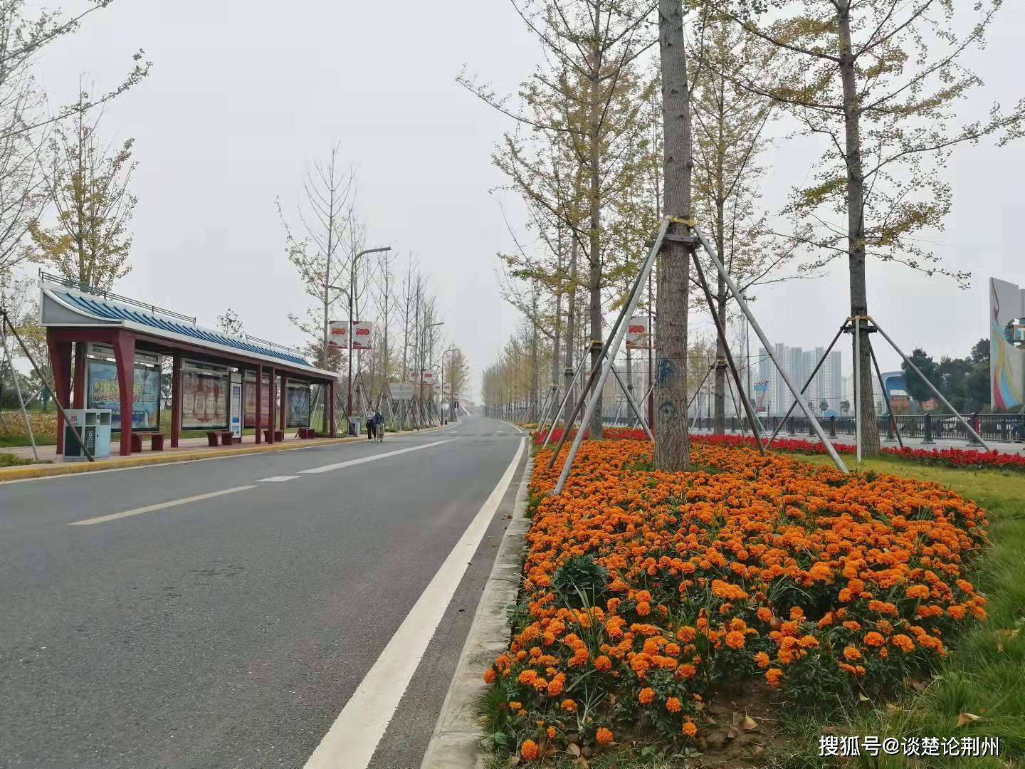 荆州这十年，建成区面积超过100平方公里，城区人口超过100万
