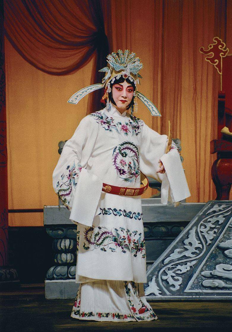 婚后第二年,杜近芳诞下女儿吴香妹,宝宝的到来,杜近芳和吴葆桢组成了