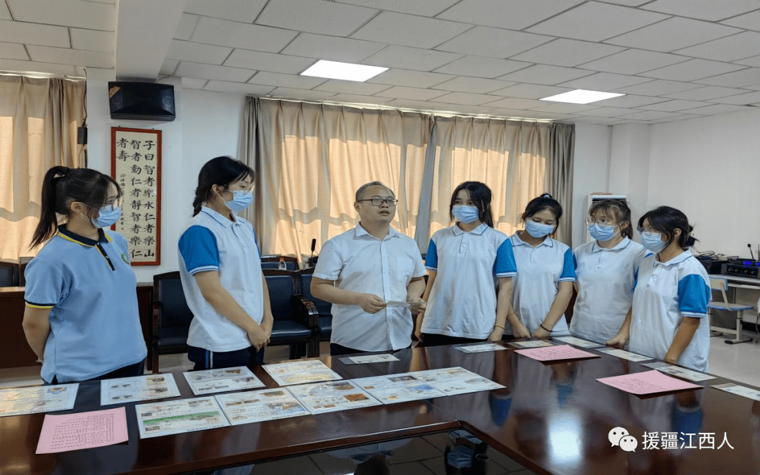 为把品牌抓实,刘老师先后与克州第三中学及阿克陶雪松中学的高三红