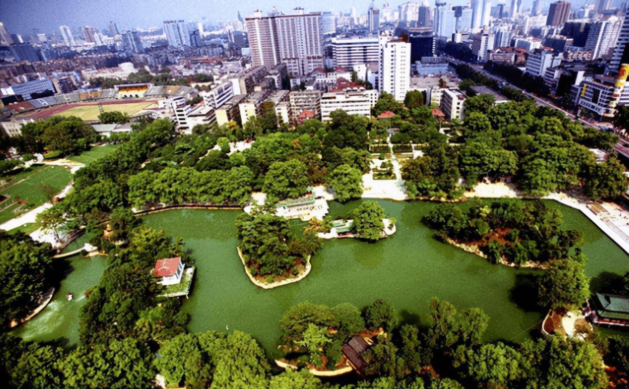 湖北一历史名园，为武汉闹市的“绿宝石”，年接待游客量千万人次