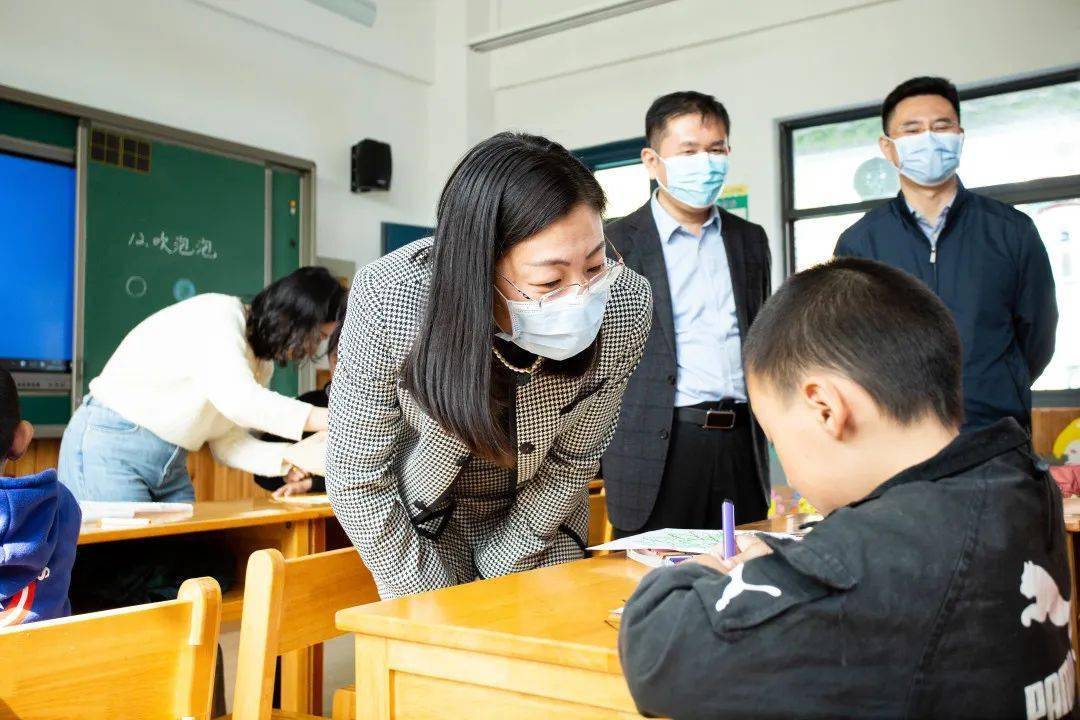 邗江区常务副区长张玲图片