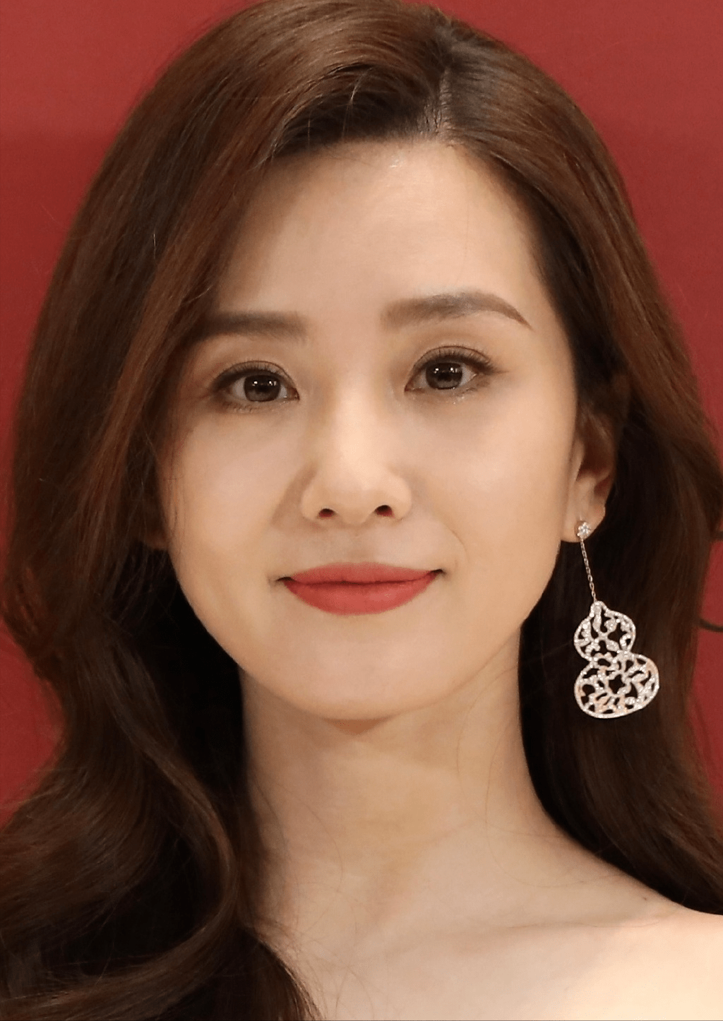 明星眼部状态,杨幂三眼皮,热巴细纹多,果然生图才是"照妖镜"_眼睛