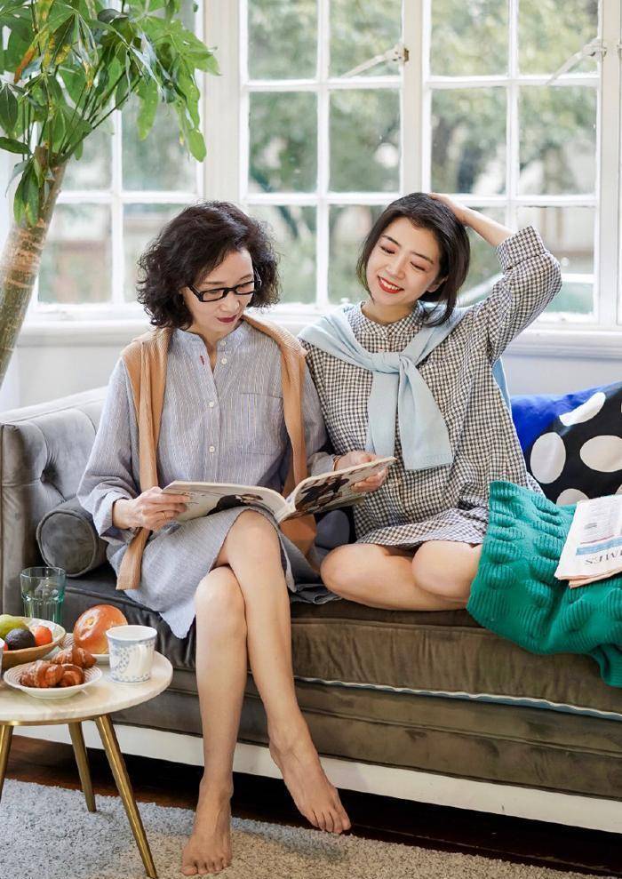 博主三木的妈妈在穿衣上一直都有属于自己的风格,既简约大方,又能轻松