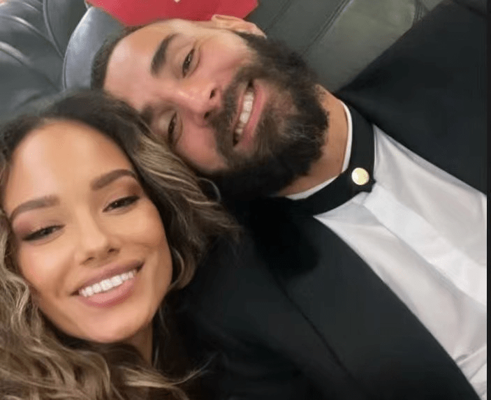 本泽马携妻子 女友一起亮相,妻子天使容颜,女友魔鬼身材_法国队_皇马