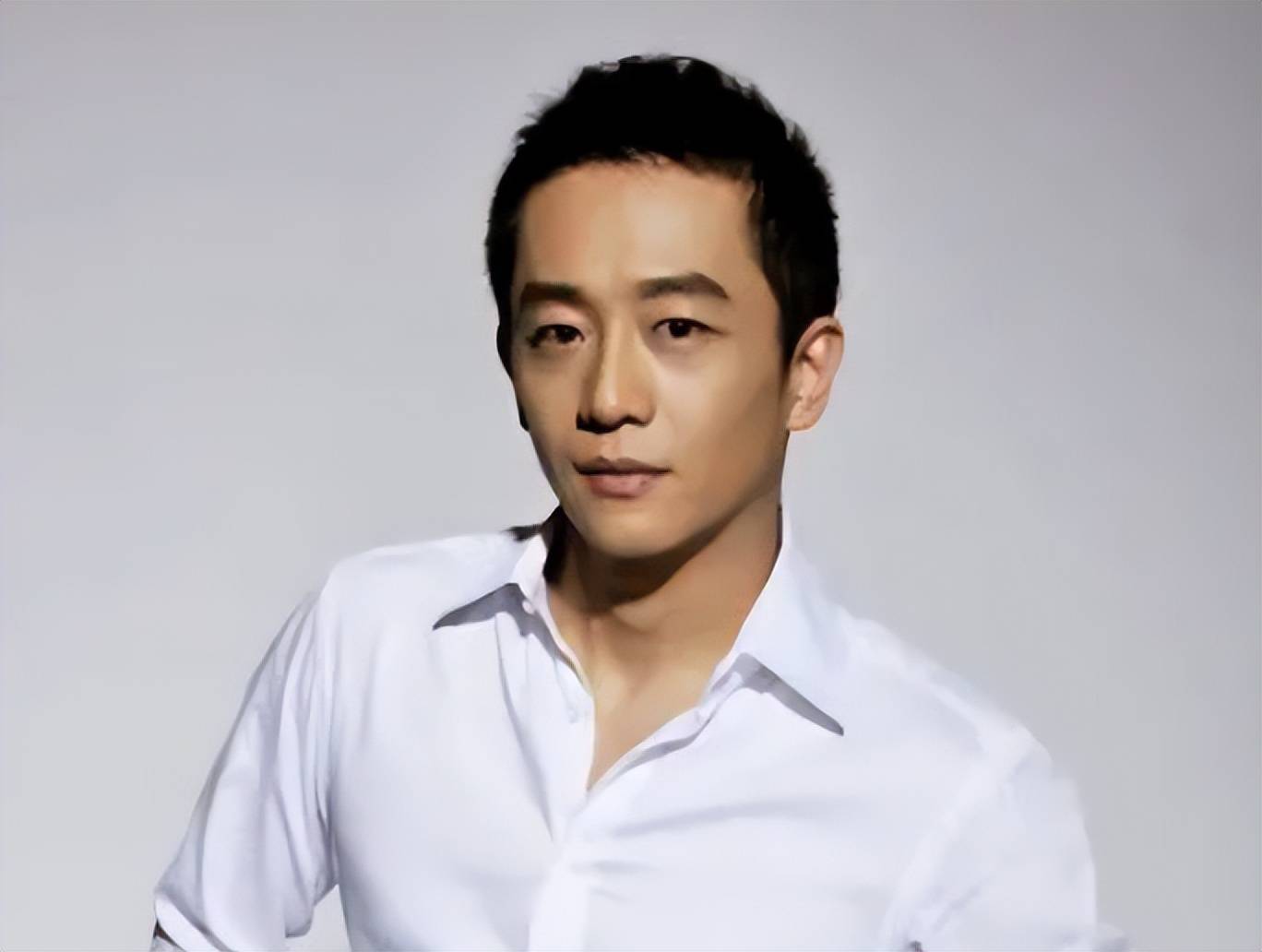 53岁"戏剧一哥"曝婚内出轨,留女助手豪宅过夜,翌日去看妇科_陈昭荣