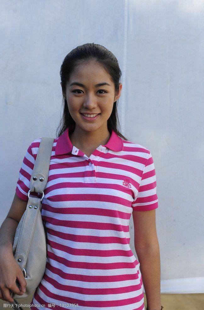 离婚两年后,32岁毕畅与帅气男模合拍睡衣广告,举止亲密引热议_网友