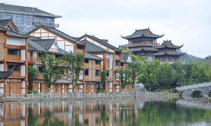 贵州一座千年古镇，藏着世界上最大的木质戏楼，风景优美门票免费