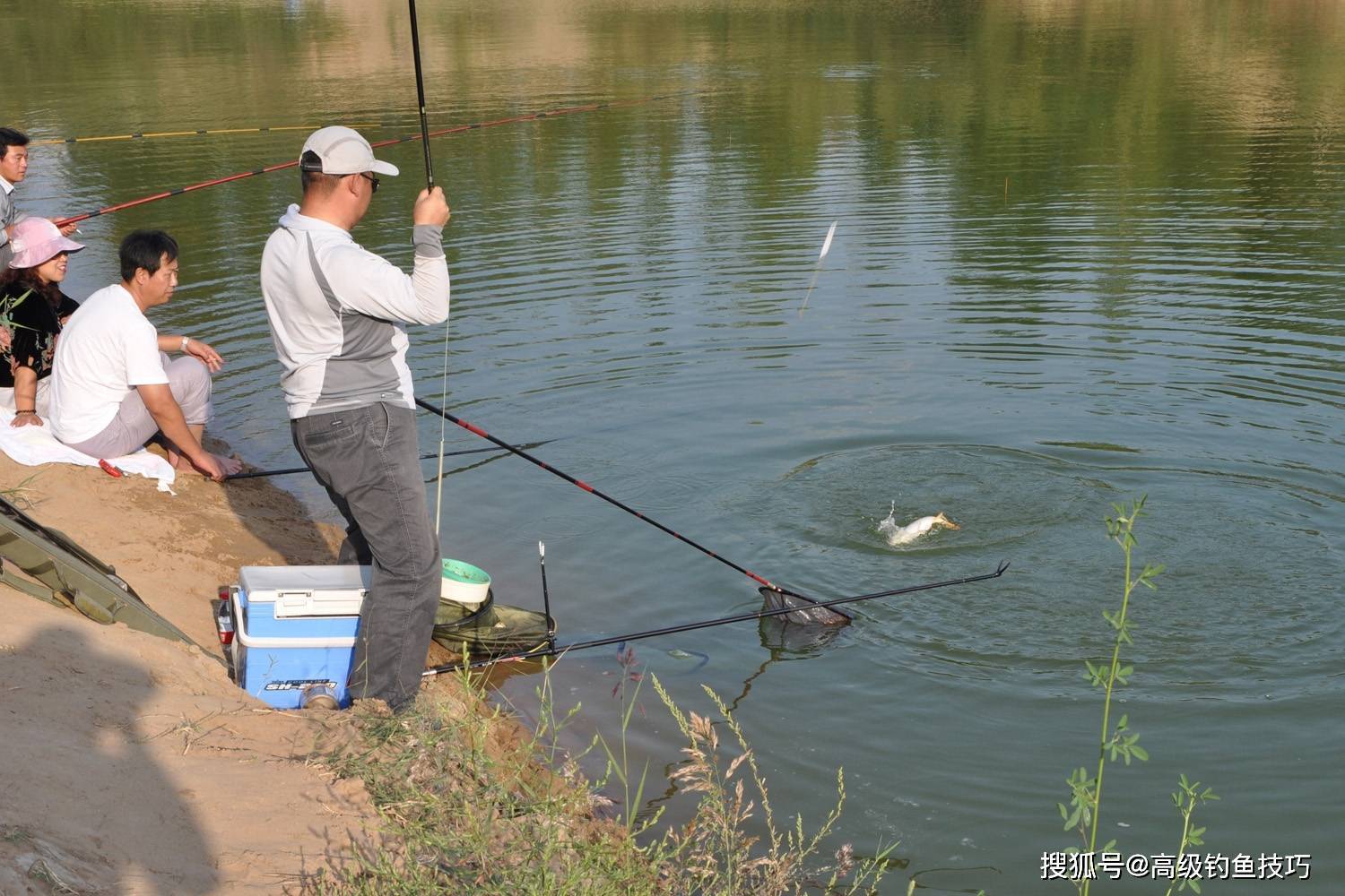 遛大魚的技巧_魚竿_釣魚人_八字