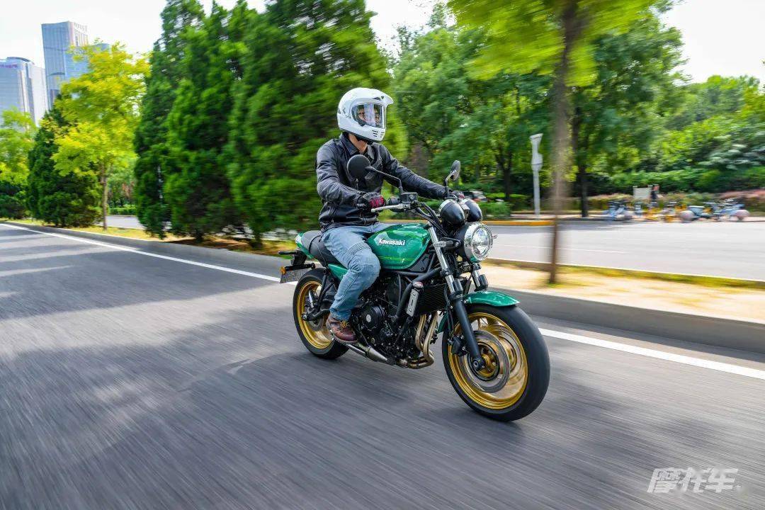 车评:有型格的好好先生,川崎中量级现代复古z650 rs_搜狐汽车_搜狐网