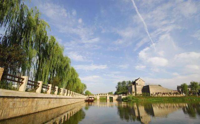 江苏有一座千年古镇，享有“小上海”的美誉，当地的早市是一绝