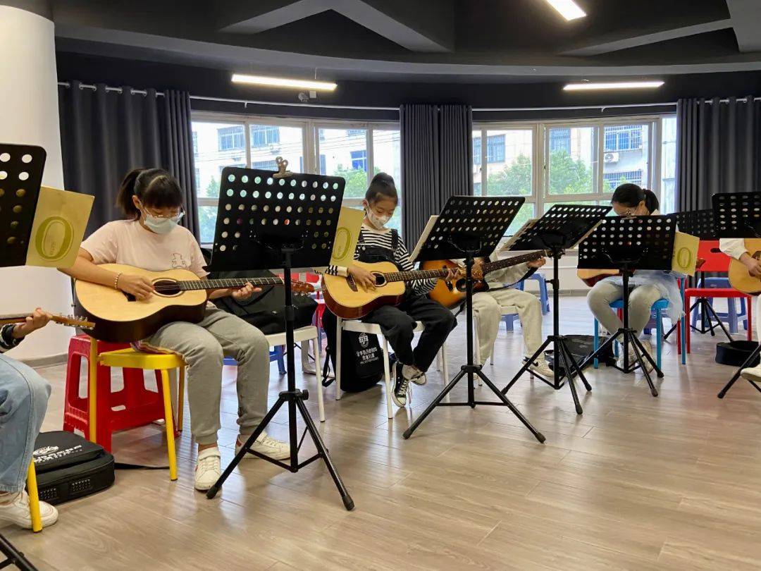 文化馆少儿吉他班开课啦!