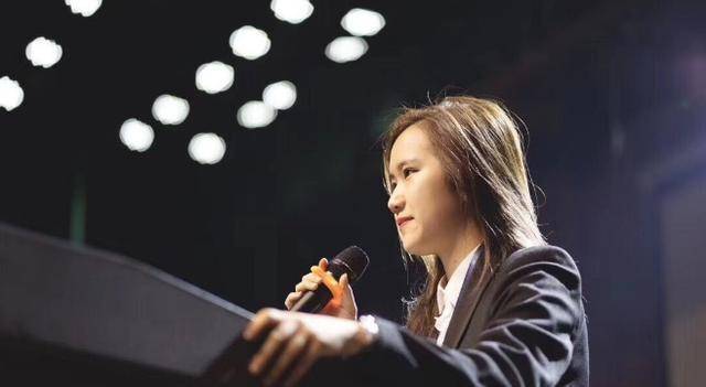女儿也进入演艺圈发展,颜值才华双修如今骆欣言也开始朝演艺圈发展
