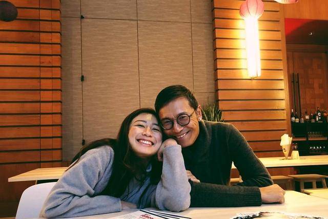 参观港星苗侨伟的豪宅,62岁还精力旺盛,经常在自家客厅开派对_香港