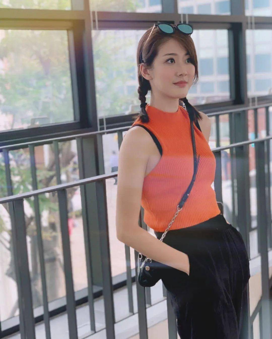 不管如何,希望邓佩仪接下来能够继续给我们带来更多更精彩的作品,也都