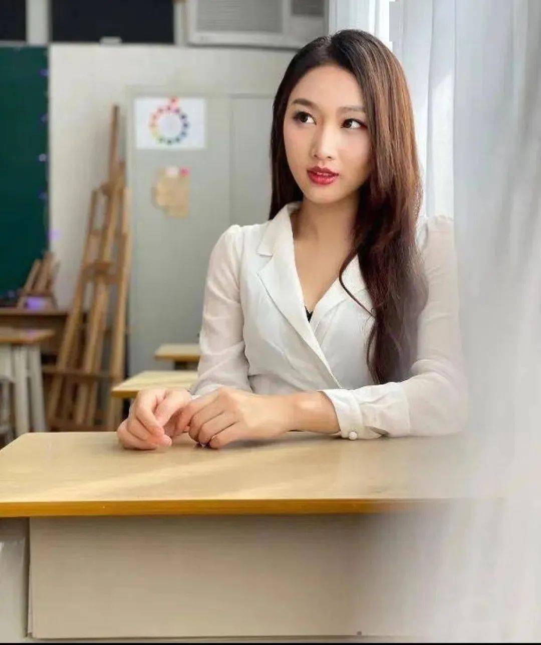 港姐黄子桐气质美翻众网友!