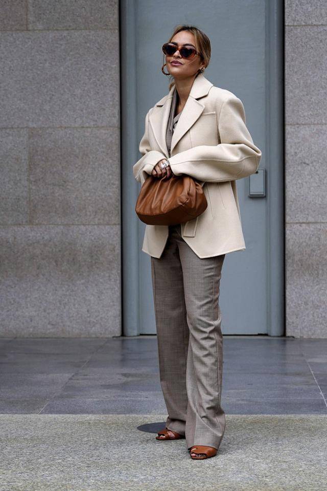 愈人心的奶油色服装,这个冬天时髦精的最爱,没有你就out了