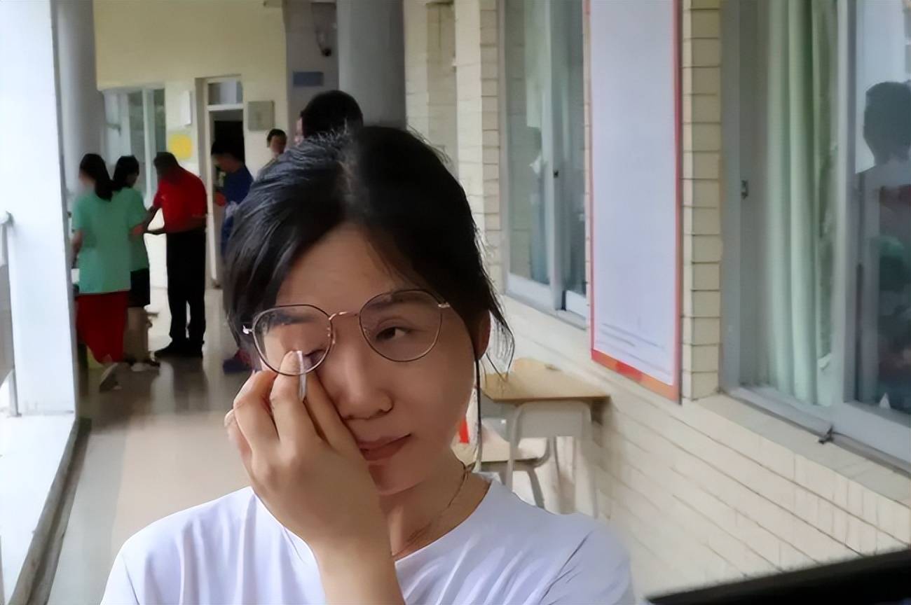 精心挑选的ppt乱码,女教师课上情绪失控,网友:直接讲课很难吗_教学