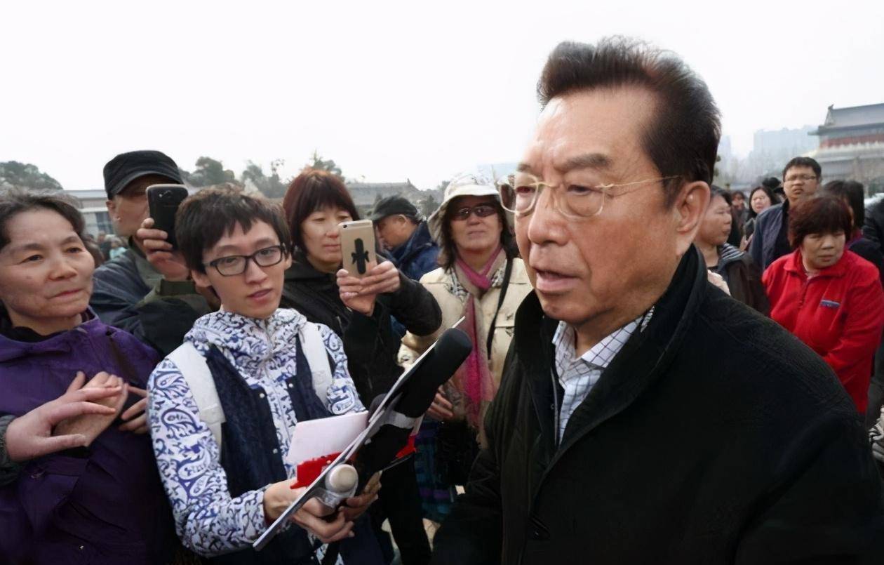 李双江低调就餐,81岁仍四处商演,儿子还有3年出来_李天一_梦鸽_妻子