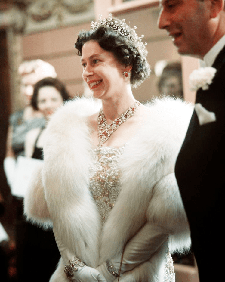 穿衣榜样之——全世界最可爱的伊丽莎白女王!