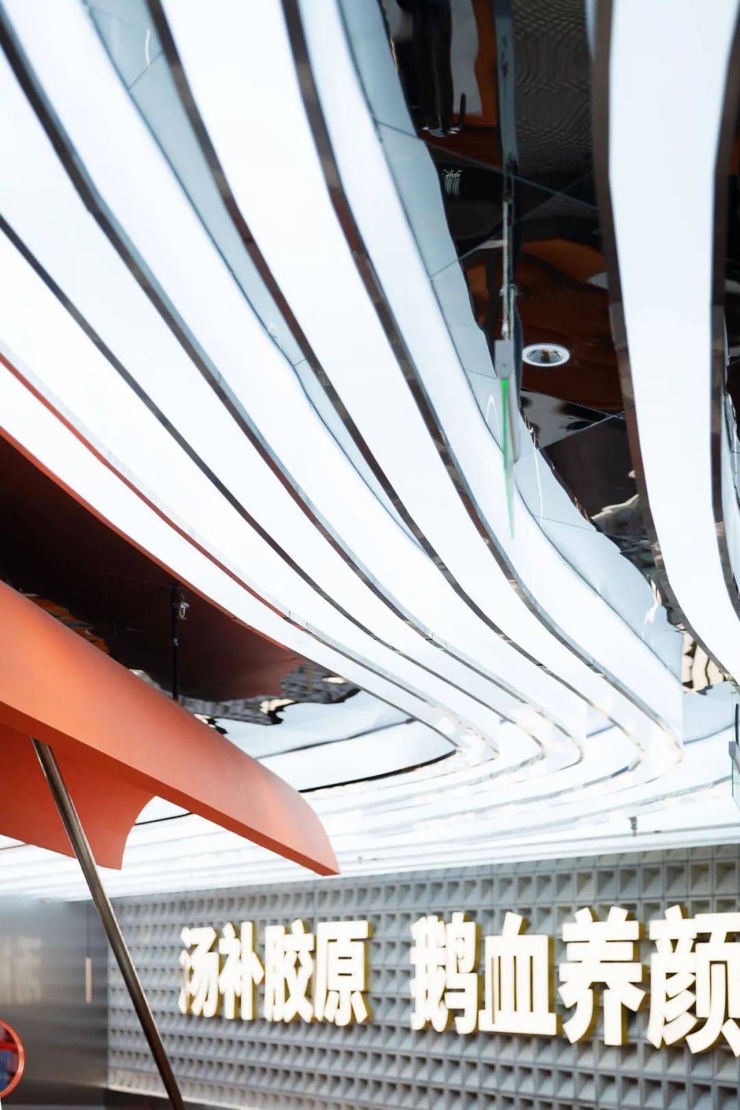 李春设计 x 傲火鹅血火锅店:解构主义下的品牌美学演绎_空间_色彩