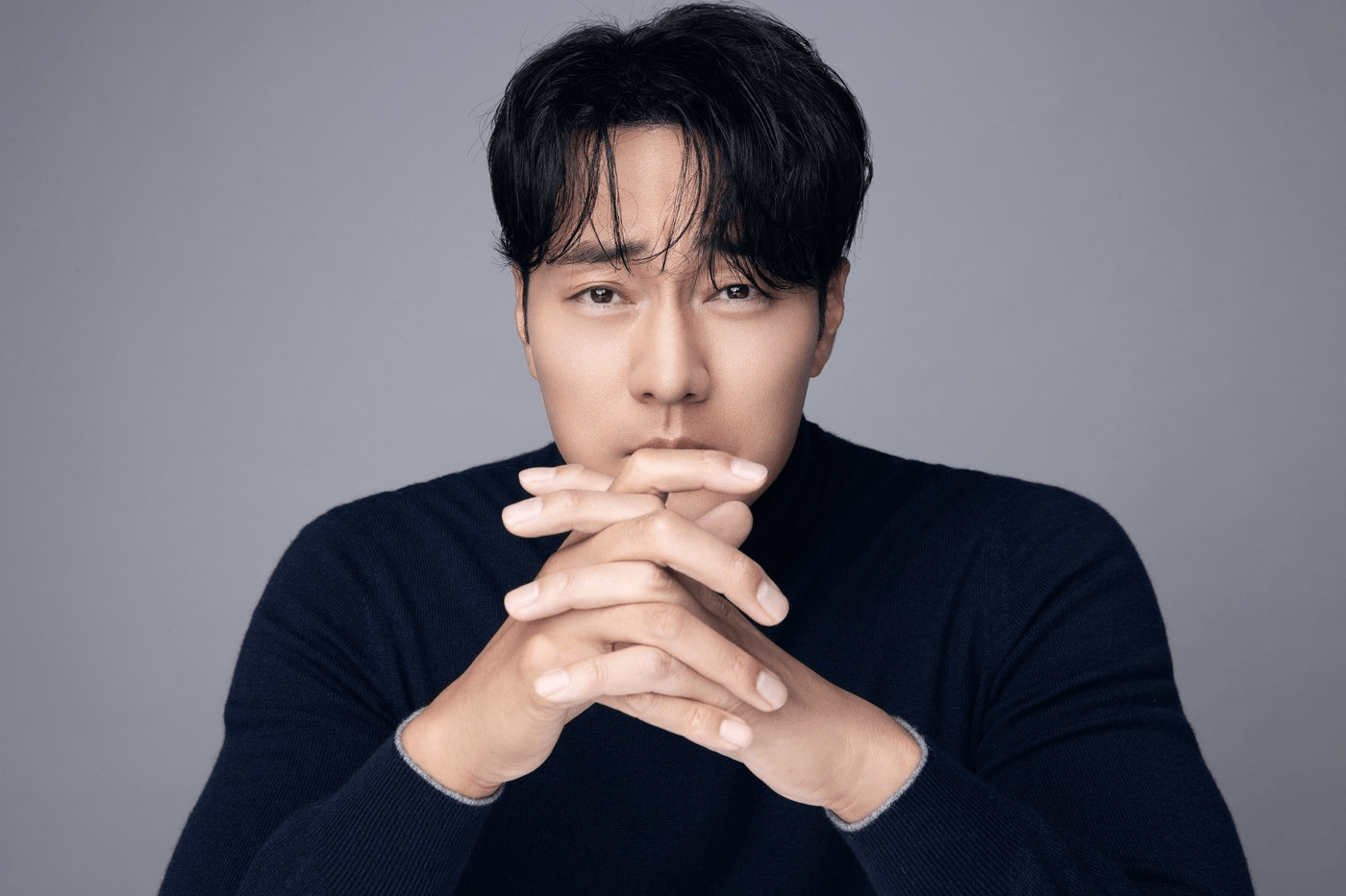 在采访中,记者问苏志燮他和妻子据说是在拍摄《自白》时恋爱的?