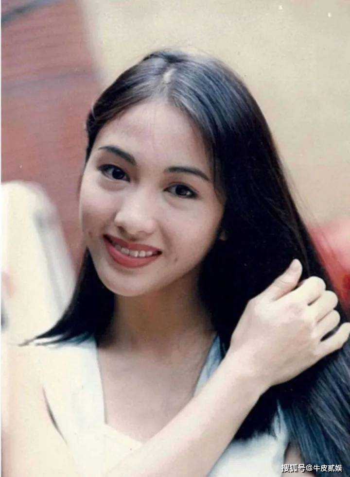 港风女神气质_港风妆容穿搭风格_那些年港片女神的风采