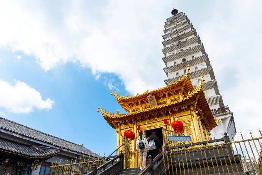 登鸡足山,揭秘"镇山古寺"历经了怎样的风雨_尊胜_白塔_年间