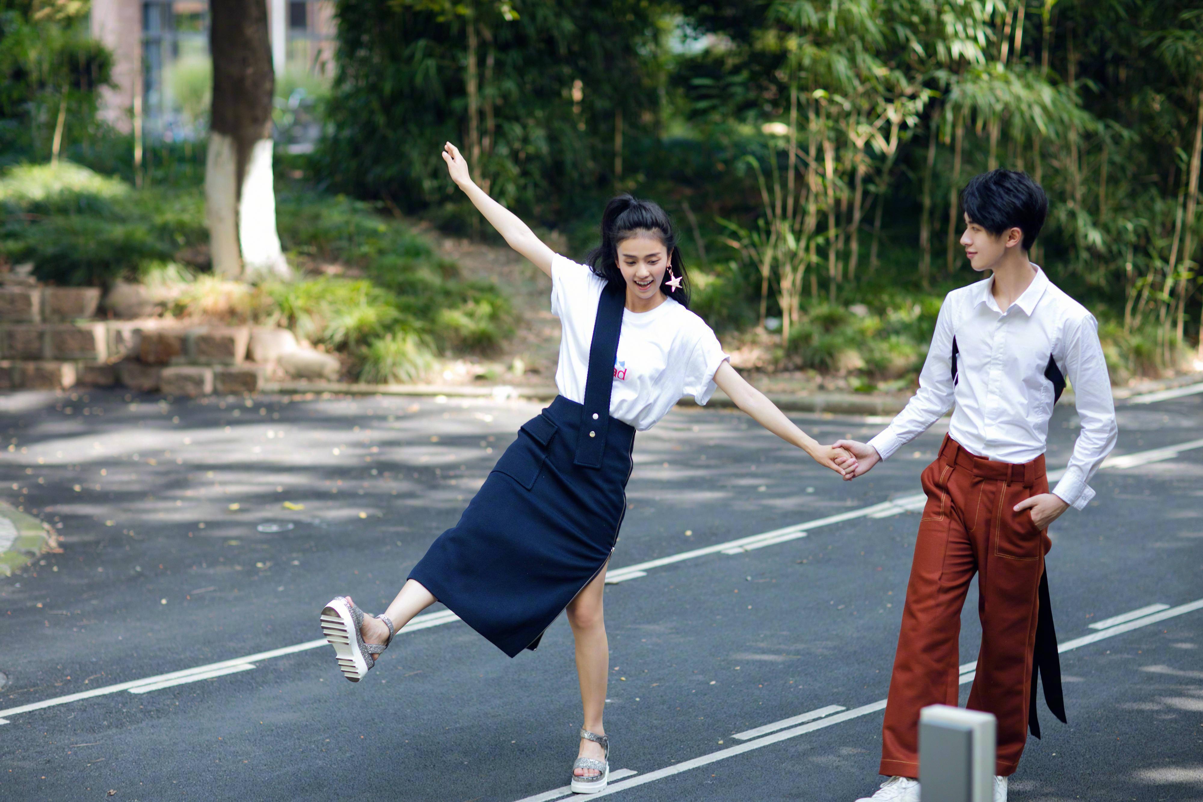 2016年"猫的树"拍摄凭借有利的外形优势,白鹿在做模特期间,陆续参演了