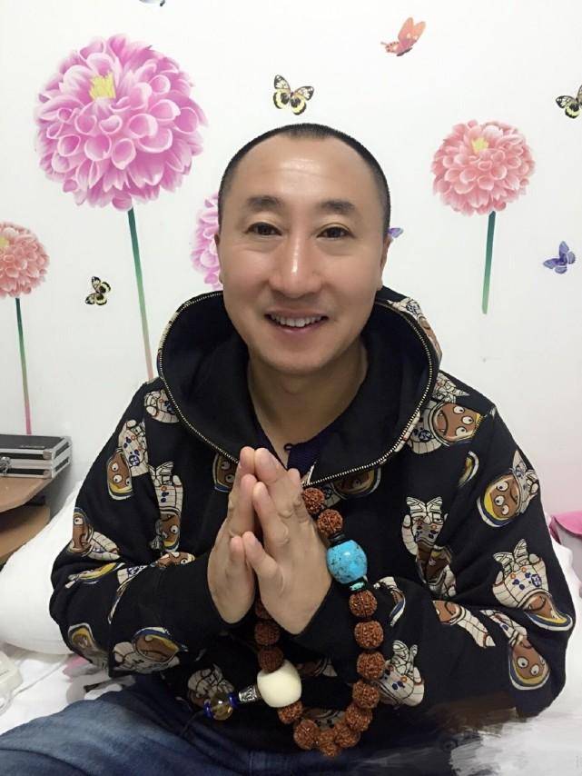 赵本山众徒弟红出圈,徒弟张小光因逃高速费车祸身亡,监控曝光_李荣浩