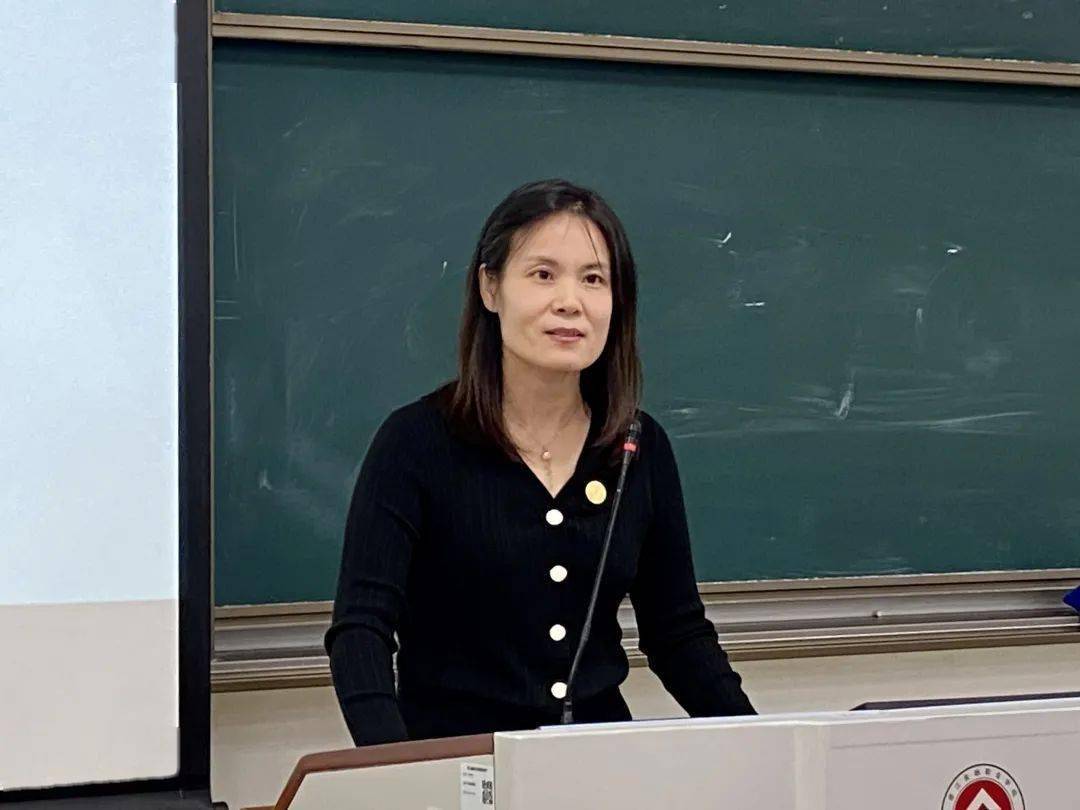 學院副院長肖旭對活動進行了致辭,肯定了商務英語專業近年來的建設