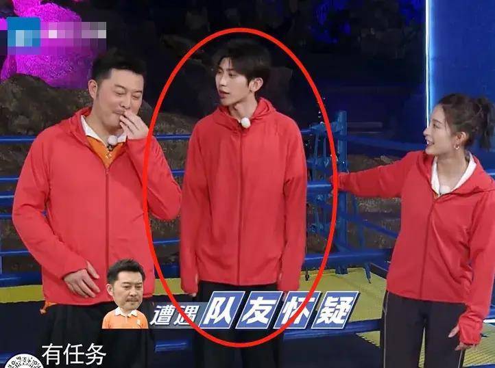 有种“优越”叫蔡徐坤，《奔跑吧》发红色外套，他却穿成了定制款