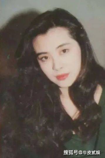 港风女神气质_那些年港片女神的风采_港风妆容穿搭风格