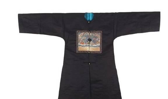 清代的官服,按大家从影视剧中获得的印象,似乎跟明代官服差别很大