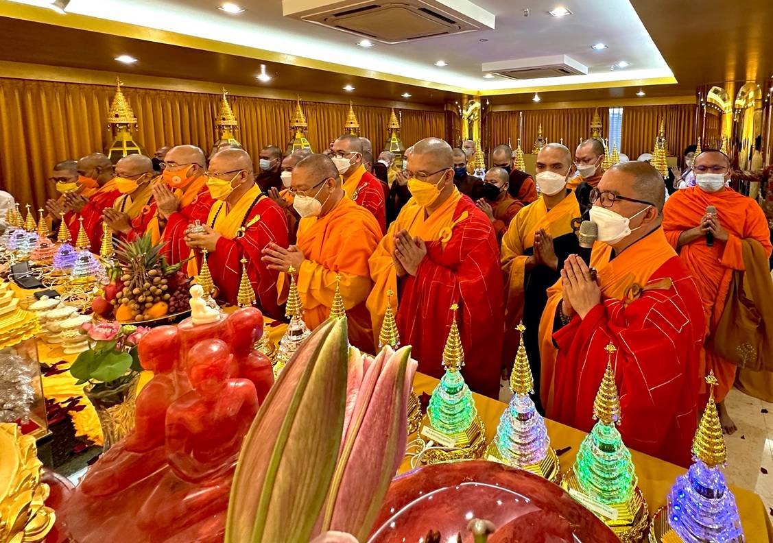 印度尼西亚广化一乘禅寺僧团们迎接华琪舍利塔仪式_佛陀_佛教_来自