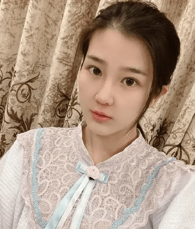 张莫涵晒清华录取通知书,曾疑似被张培萌家暴,真是又有颜又有才_因为