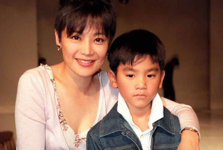 娱乐圈"顶级名媛"张艾嘉,和她曾经"爱"过的男人们_罗大佑_电话_音乐