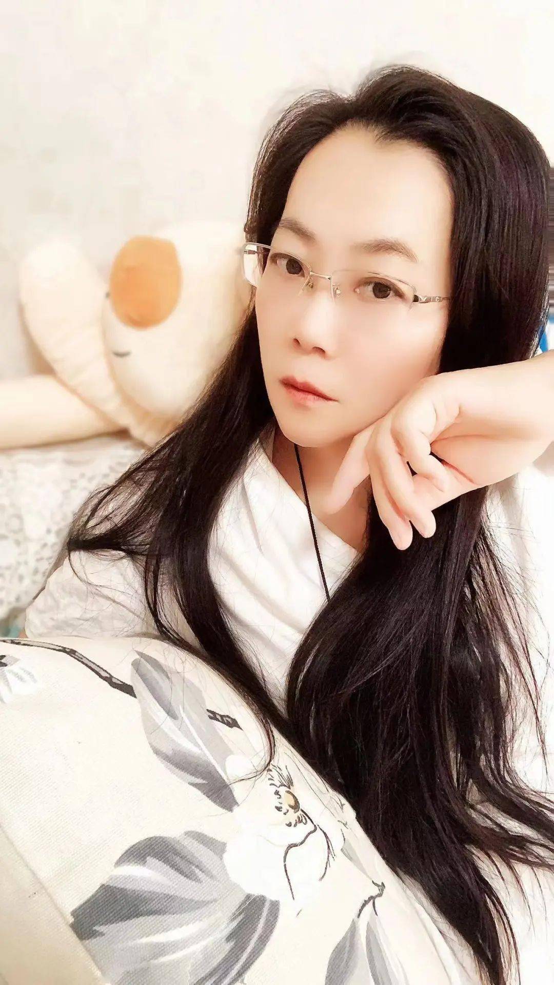 小鱼丨路转秋槐静,花残晓日依_青春_平台_如斯