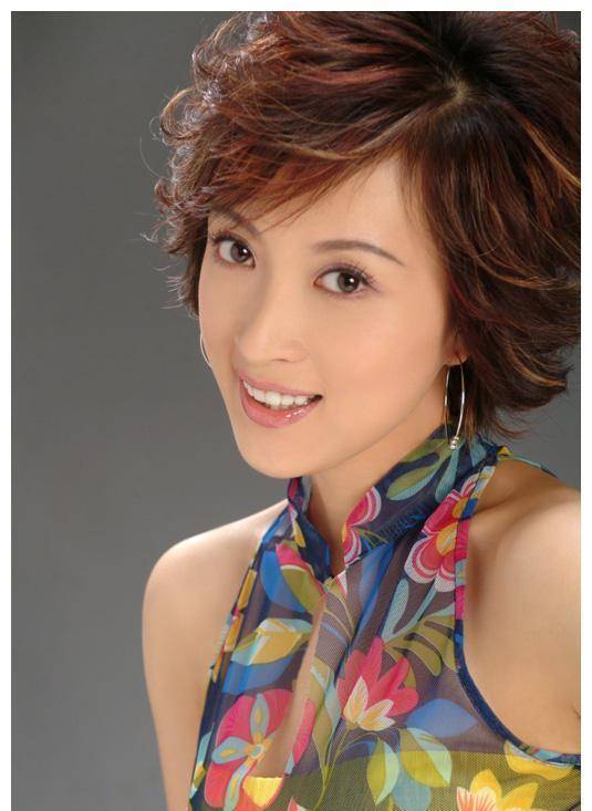 金巧巧:初恋吴启华,曾一度谈婚论嫁,后"逼宫"嫁博纳总裁于冬_事业