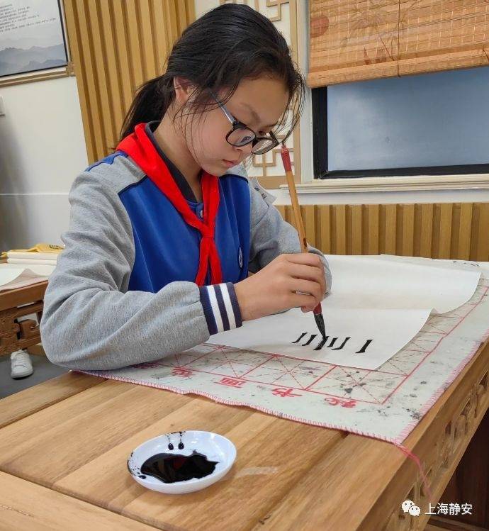 书法名家"送教上门",为彭浦四中学子带来一堂别样的"书法课"_文化
