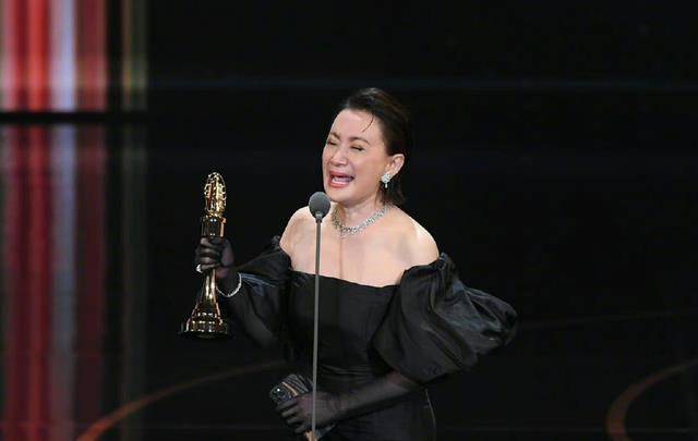 陈雅兰以皇帝身份获得金钟奖,成为第一位女皇帝!