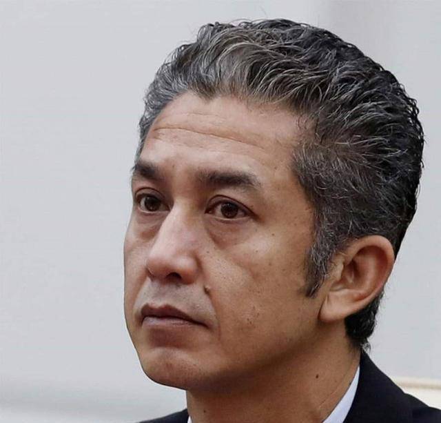 西哈莫尼国王51岁如同30岁帅哥,他的侄子50岁却像60岁老人_王子_查卡