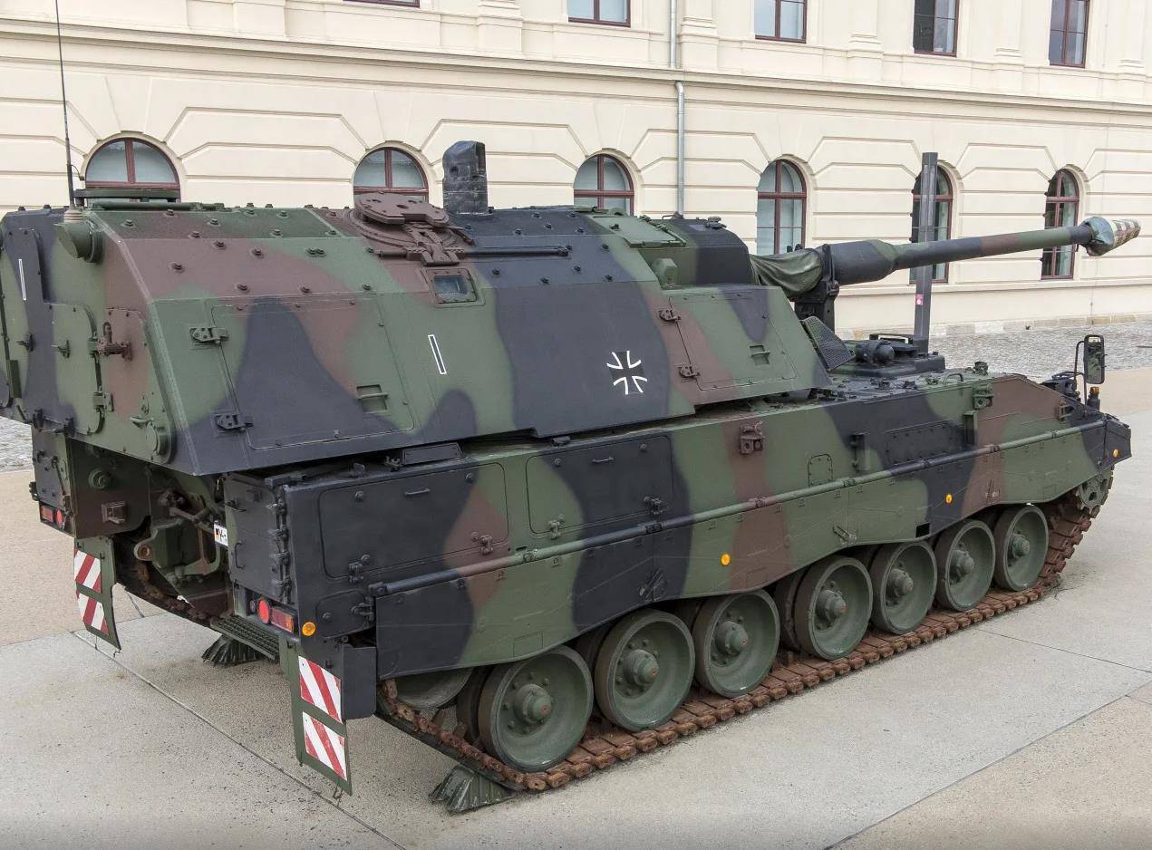 pzh2000自行榴弹炮,搭载多款北约制式炮弹,综合性能俱佳!