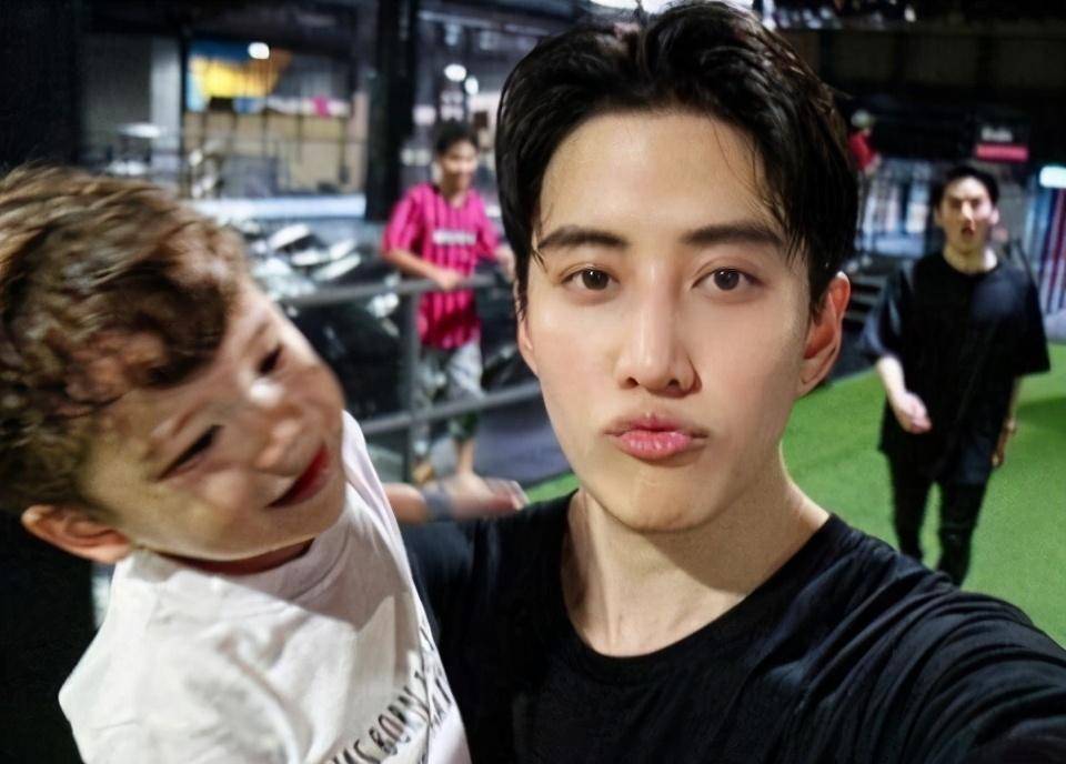 泰星mike时隔一年终于见到儿子,撤诉与sarah私下和解_网友_生活_视频